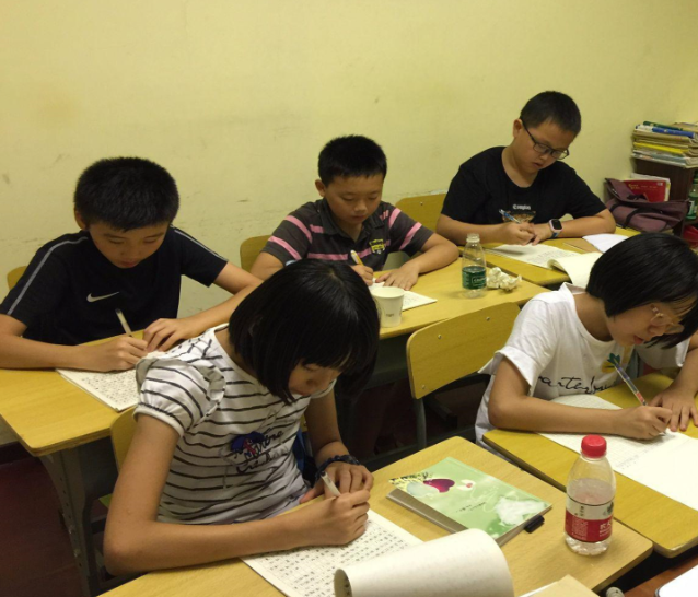 打造这些可感可学的勉励典范引领带动众多受助学子自动投身基层服务