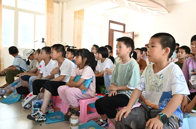 你们以为大学是什么样的小学生答高枕无