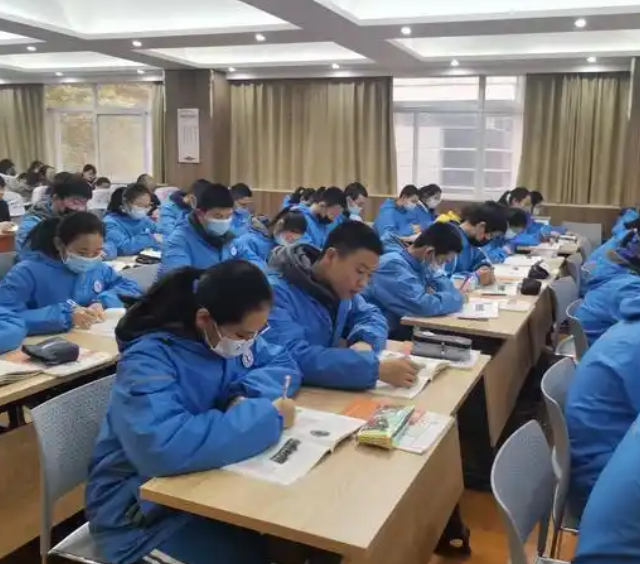 贯穿选用中职三年学习衔接本科阶段培育