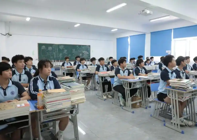 升学班选用文化课与专业课双线并进的培育形式文化课紧扣 升学班选用文化课与专业课双线并进的培育形式文化课紧扣