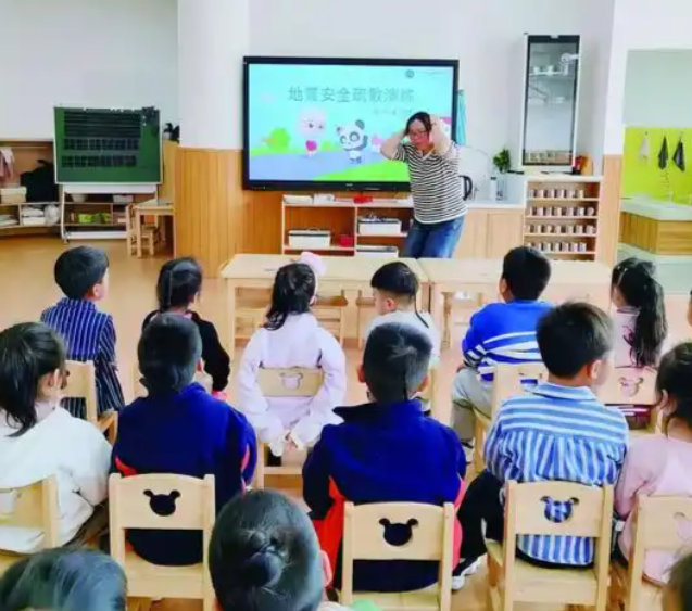 给孩子留出充足的游戏和运动时间让他们