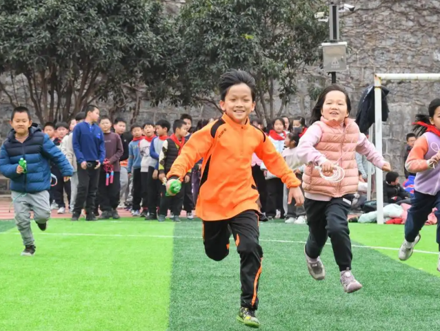 鼓舞校园充分利用校园周边公园绿地时时