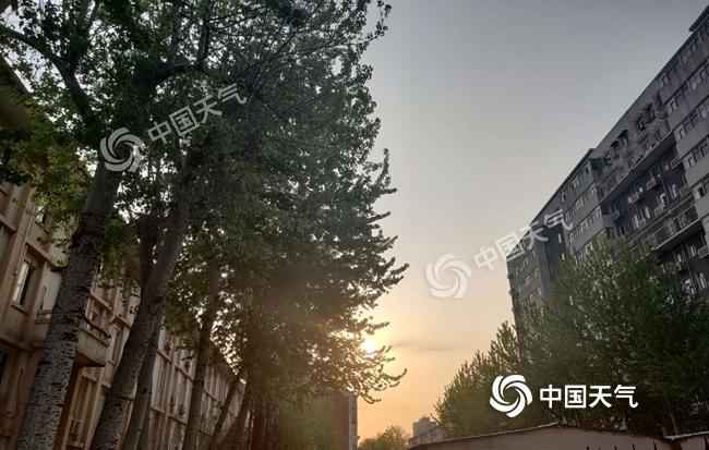  今夜起冷雨飘洒北京 明日气温骤降仅11℃注意保暖